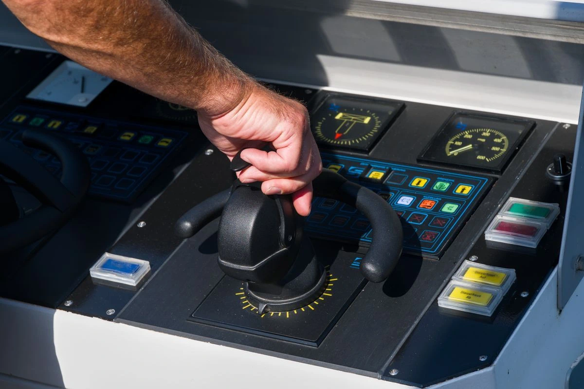 Navigation einbauen