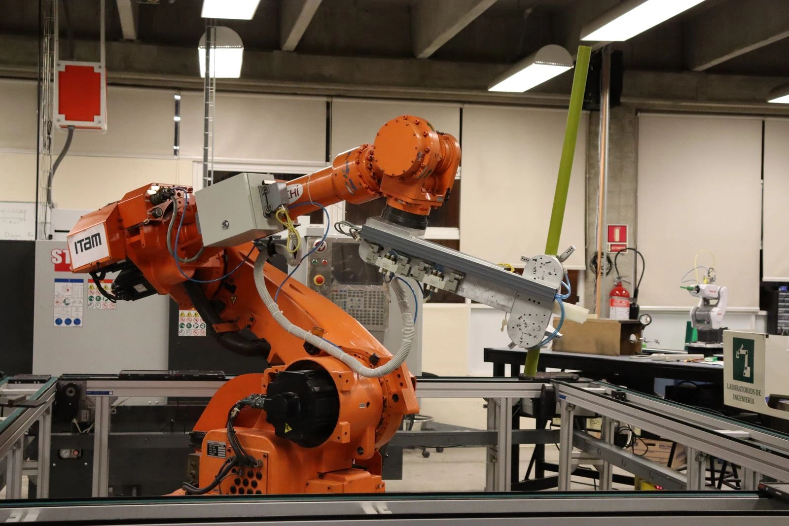 Elektroniker/in - Automatisierungs- und Systemtechnik Titelbild